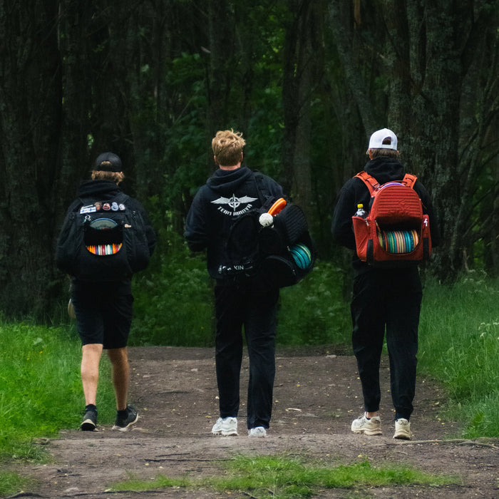 Mikä on frisbeegolfin etiketti ja miten radalla käyttäydytään?
