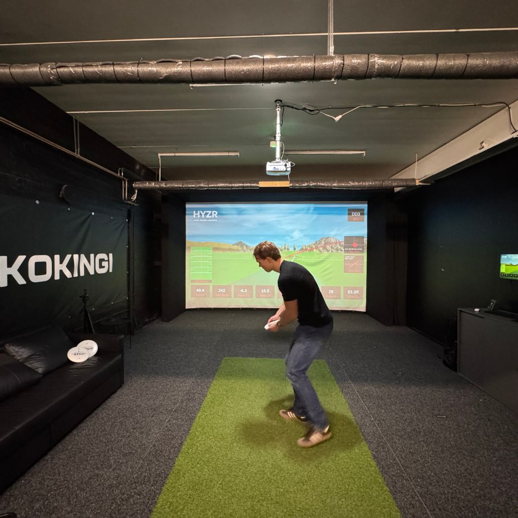 HYZR One - Disc Golf Simulator